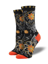 Load image into Gallery viewer, Black and White Floral Cotton Crew Socks

